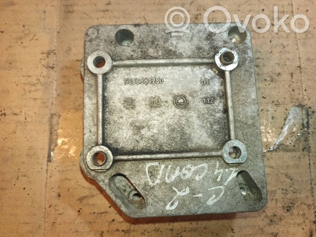 Peugeot 207 Engine mounting bracket 