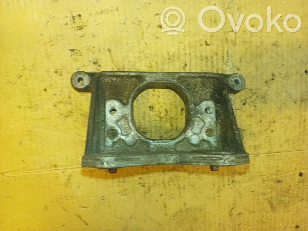 Engine mounting bracket   260358