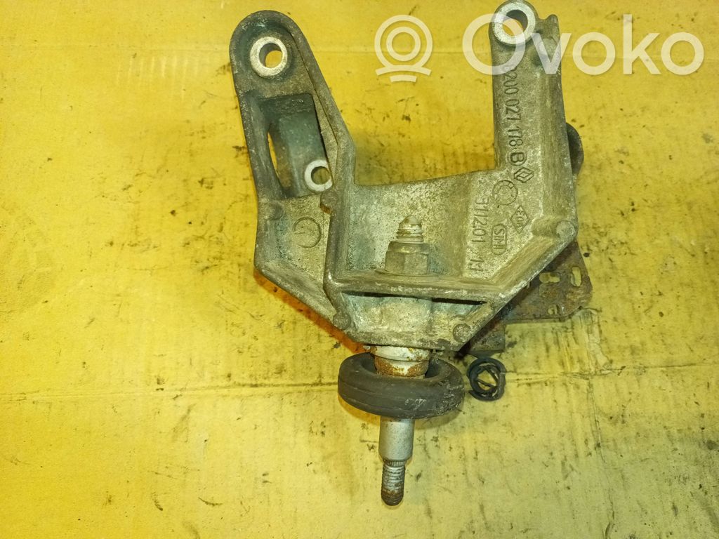 Renault Master II Engine mount bracket 