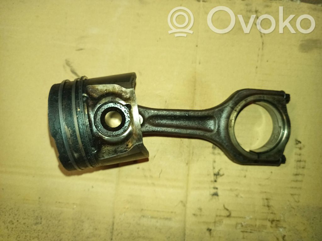 Citroen C3 Piston with connecting rod 