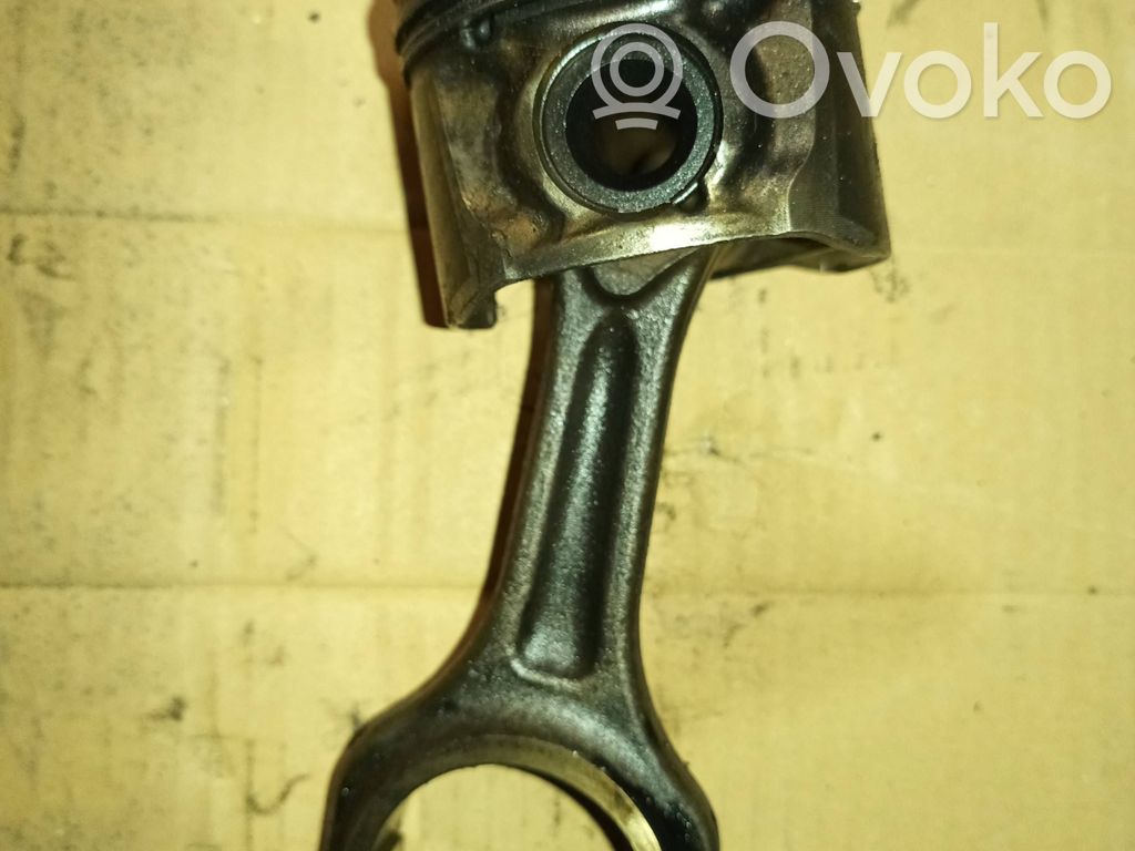 Citroen C3 Piston with connecting rod 