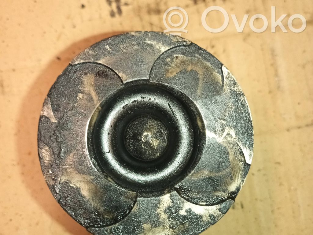 Renault Master II Piston 