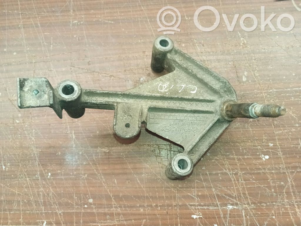 Renault Kangoo I Engine mounting bracket 