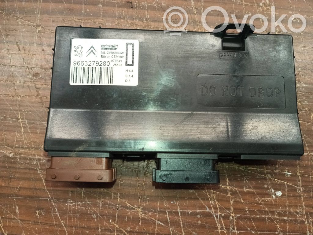 Peugeot 607 Seat control module 