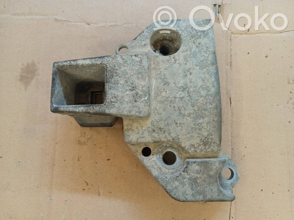 Renault Kangoo I Engine mounting bracket 