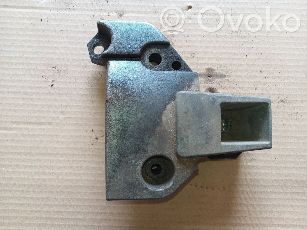 Renault Kangoo I Engine mounting bracket 