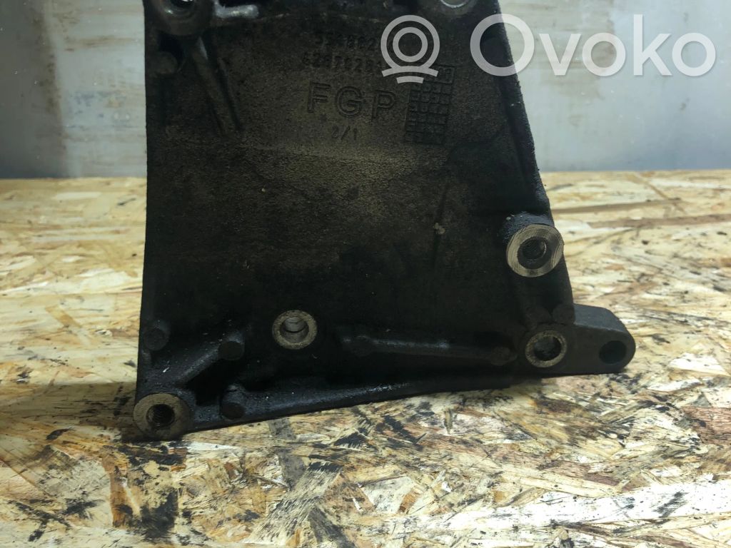 Engine mounting bracket   55188268,428702815