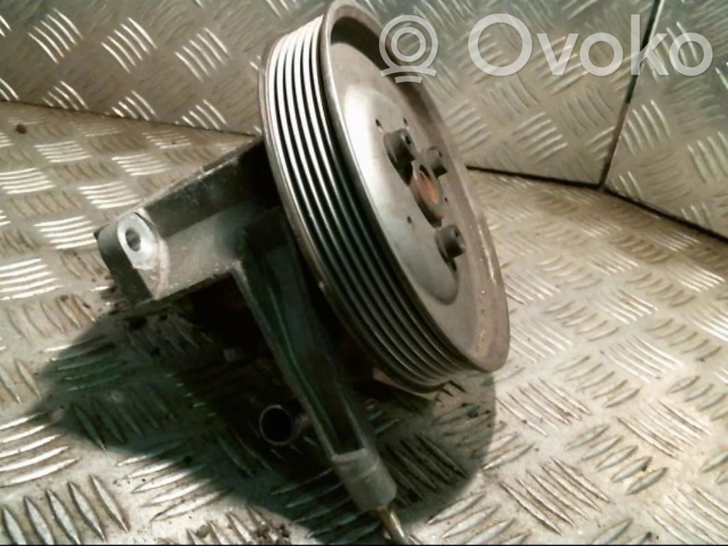 Ohjaustehostimen pumppu   8E0145155E