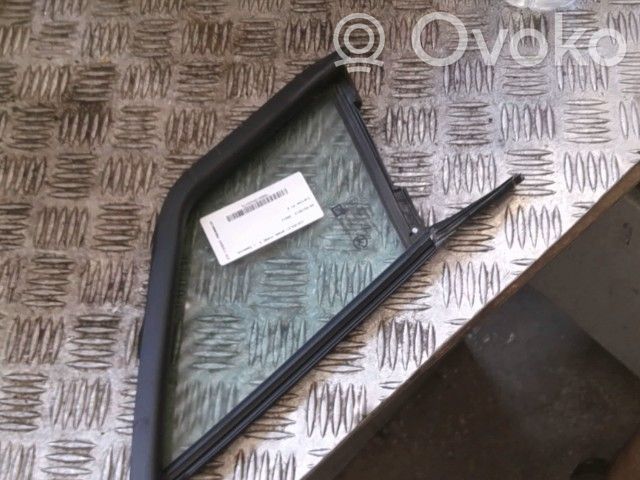 Ventanilla de ventilación de la puerta delantera cuatro puertas   96690063