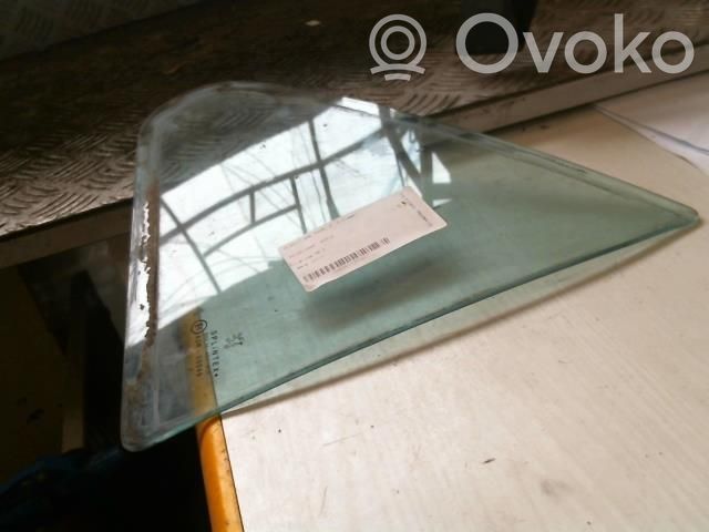 Ventanilla de ventilación de la puerta trasera   9204C7