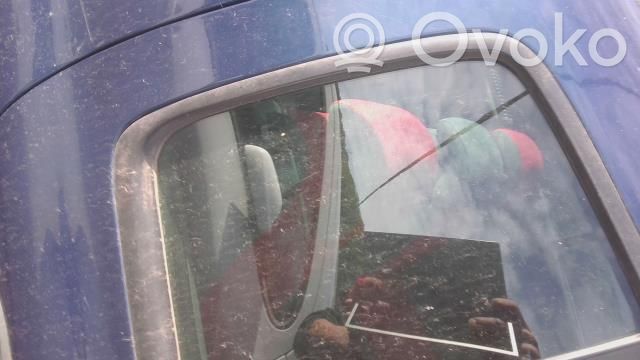 Renault Clio II Ventanilla de ventilación de la puerta trasera 
