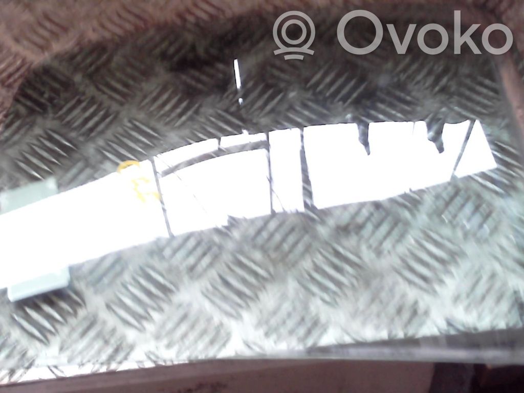 Renault Clio II Ventanilla de ventilación de la puerta trasera 