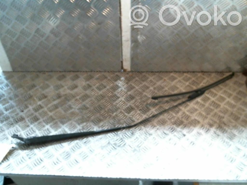 Renault Clio III Ramię wycieraczki szyby przedniej / czołowej 