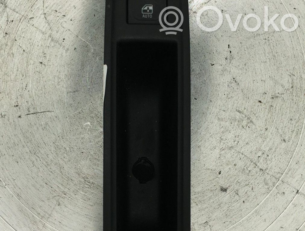 Renault Captur II Electric window control switch 