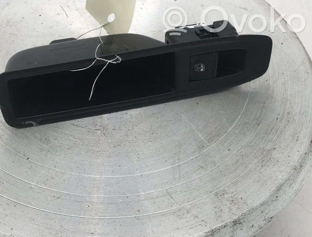 Renault Captur II Electric window control switch 