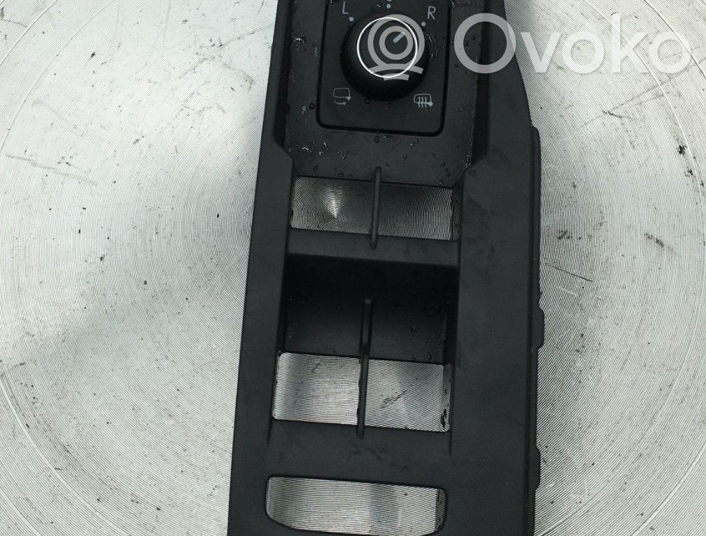 Volkswagen Polo VI Wing mirror switch 