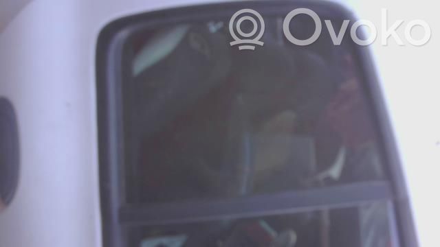 Renault Clio II Ventanilla de ventilación de la puerta trasera 