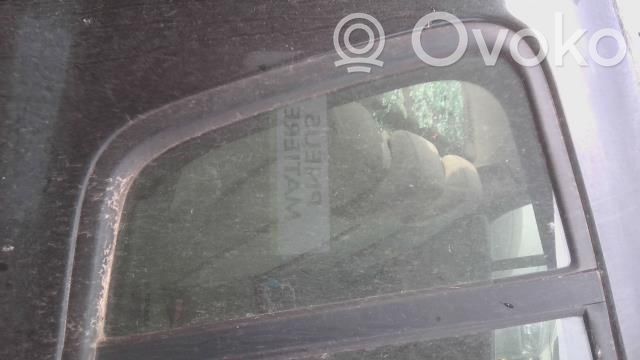 Renault Clio III Ventanilla de ventilación de la puerta trasera 