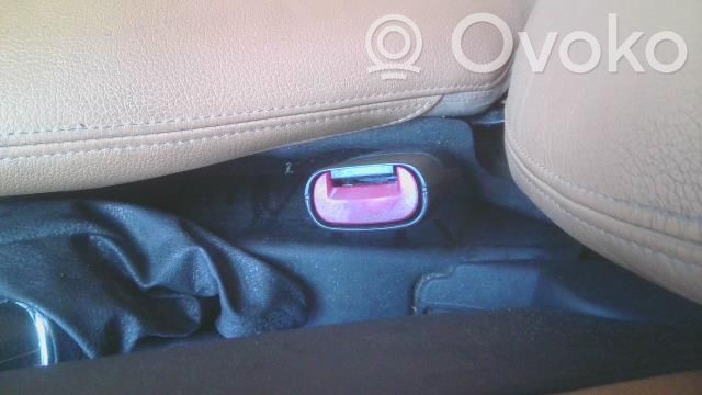 Alfa Romeo GT Klamra przedniego pasa bezpieczeństwa 