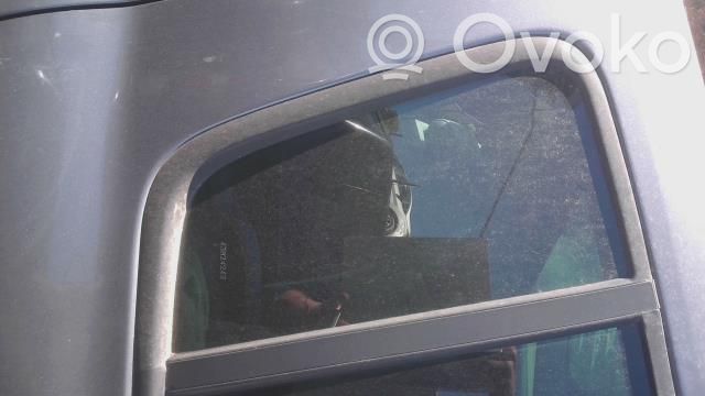 Renault Clio III Ventanilla de ventilación de la puerta trasera 