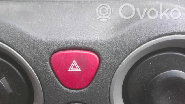 Botón interruptor de luz de peligro   00006554L8
