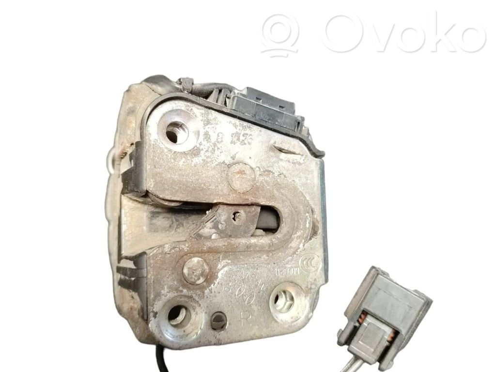 Renault Master III Rear door lock 
