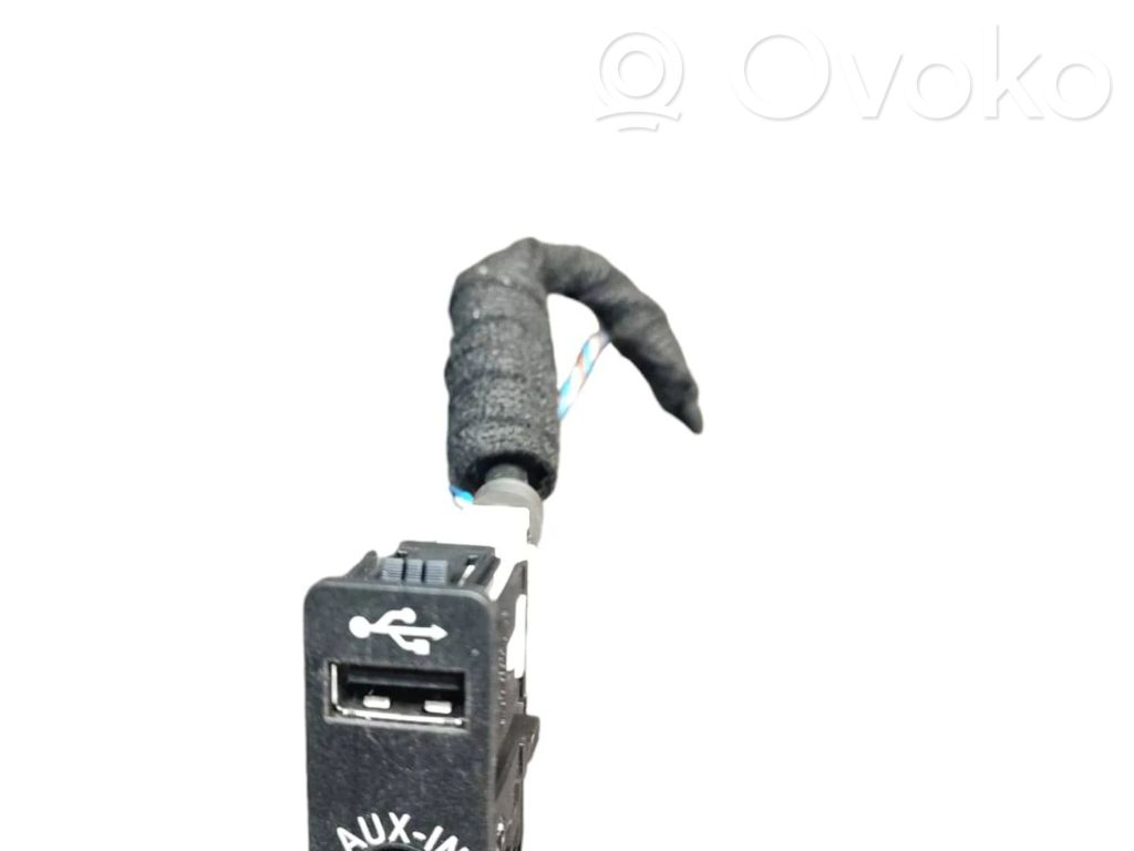 AUX in-socket connector   G50265,169593,8410922924603
