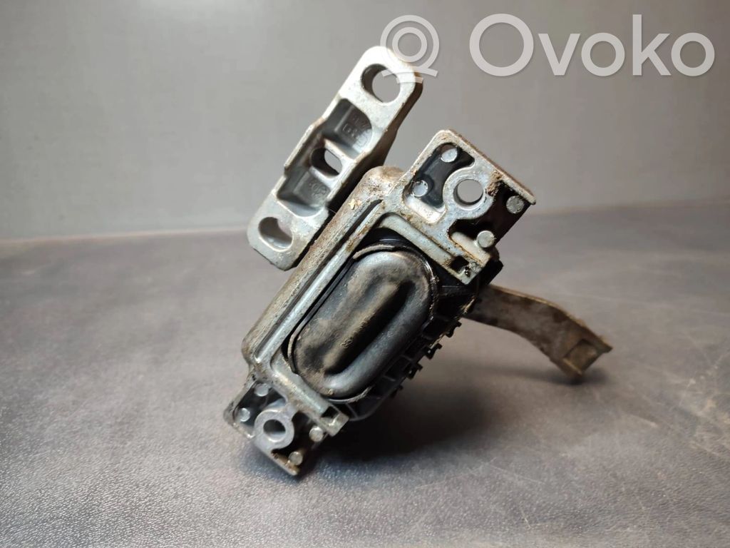 Volkswagen Golf VII Engine mount bracket 