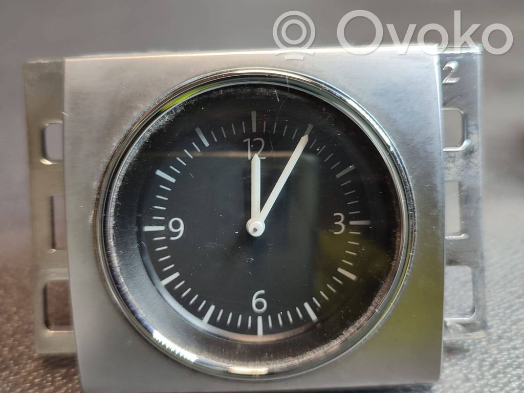 Volkswagen PASSAT B7 Clock 