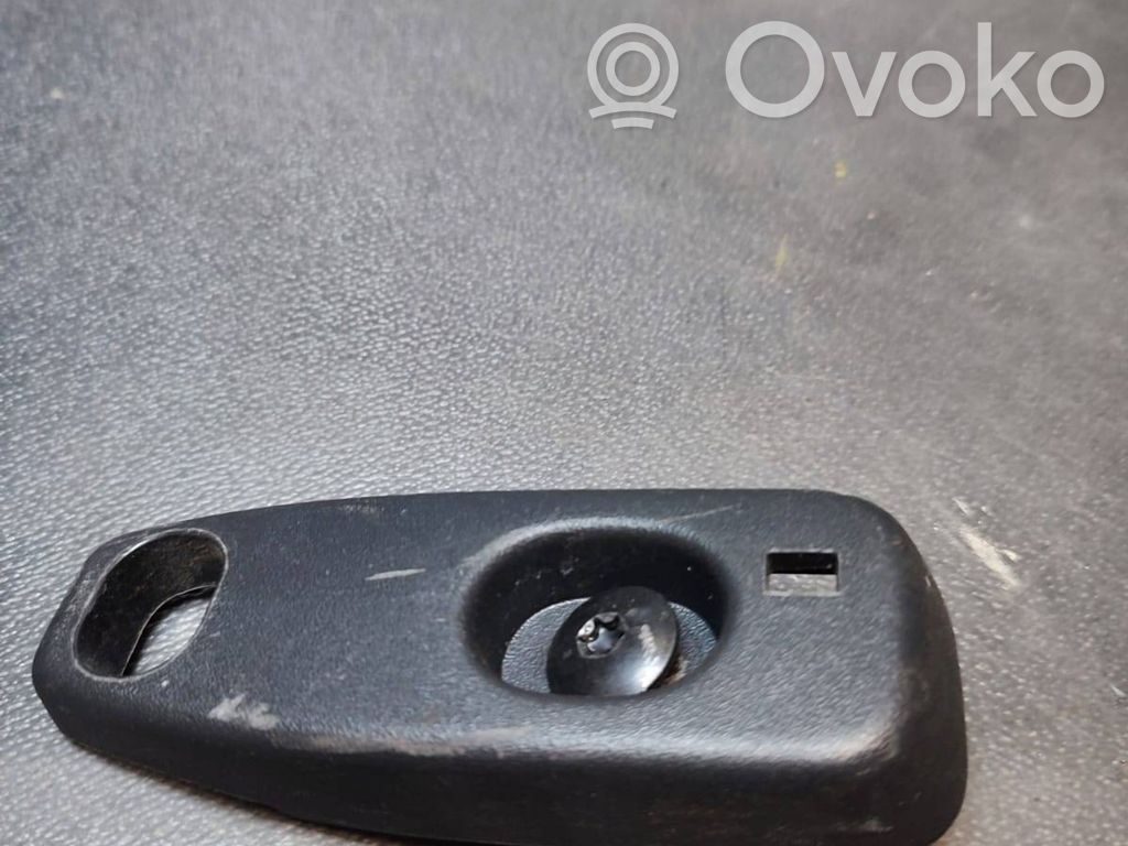 Opel Vivaro Osłona klamki drzwi przednich 