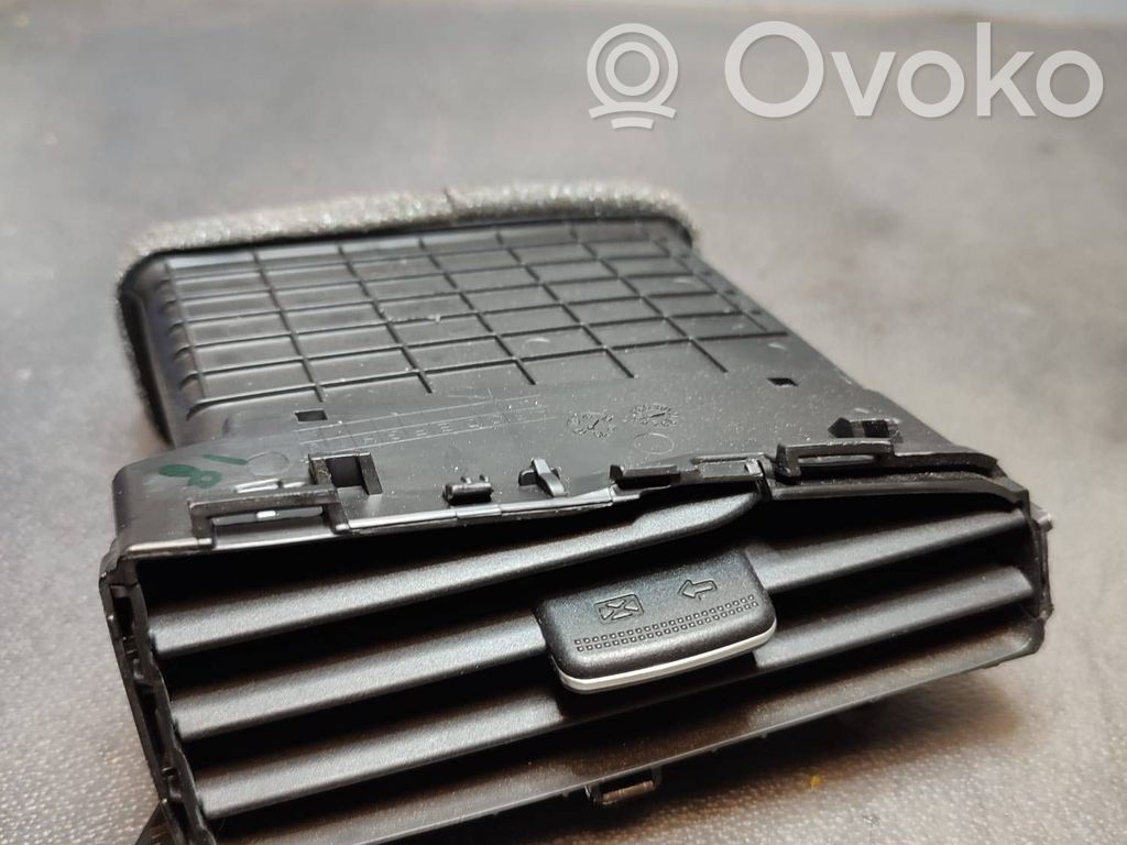 KIA Ceed Rejilla de ventilación central del panel 
