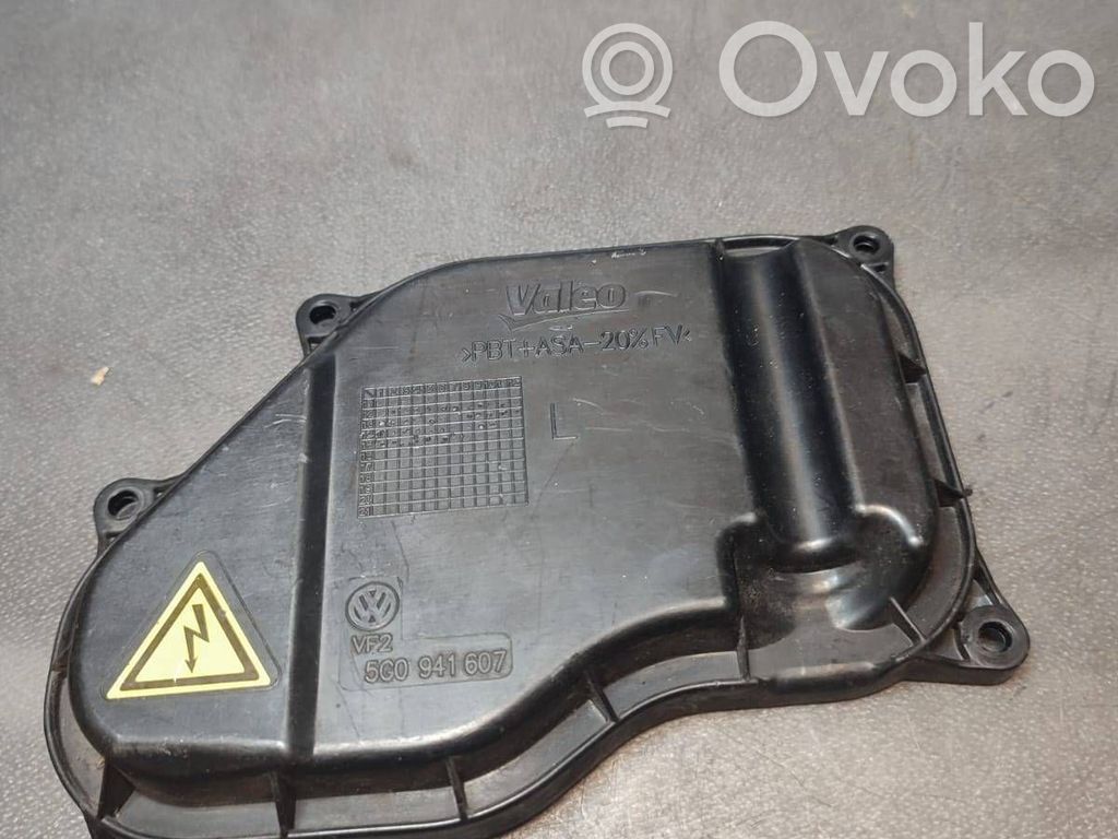 Volkswagen Golf VII Osłona żarówki lampy przedniej 