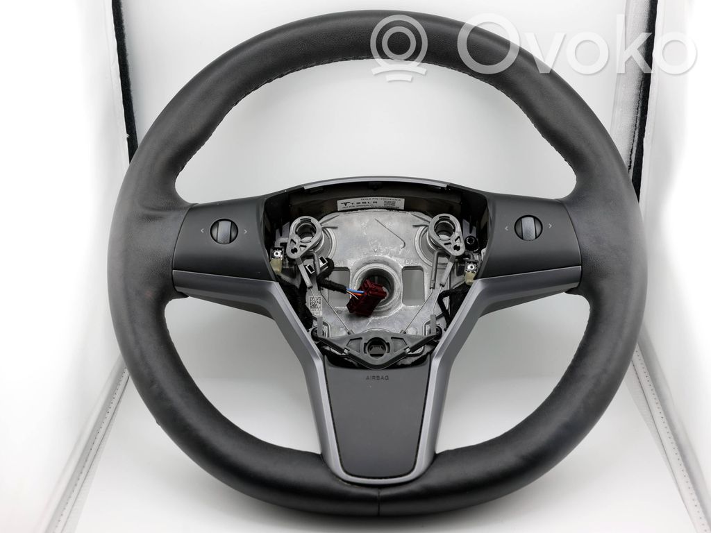 Steering wheel   1490214CNB