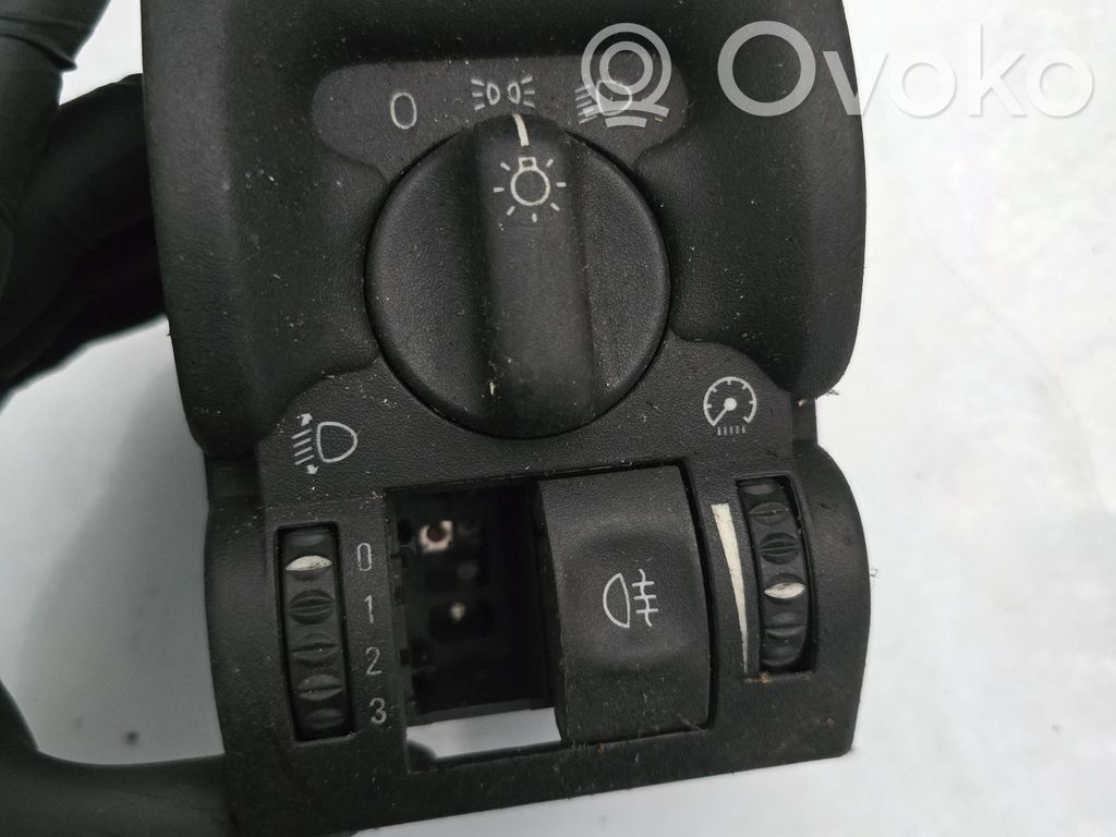 Light switch   90569813,53142808,1402971