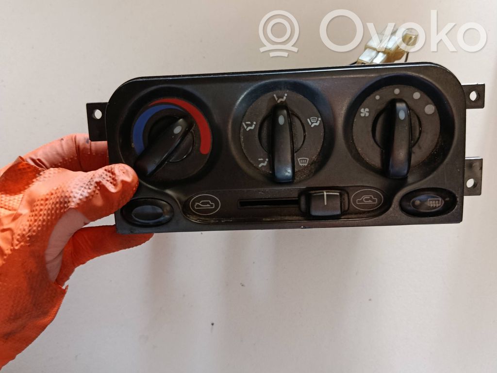 Climate control unit   1348882