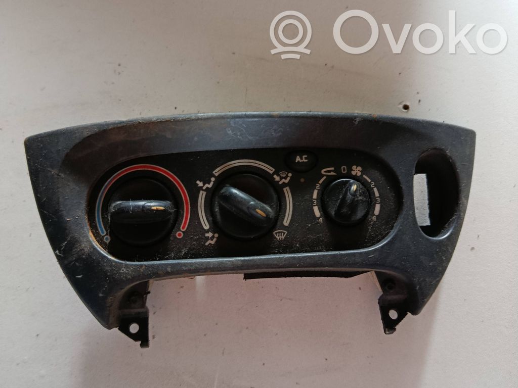Renault Megane I Climate control unit 