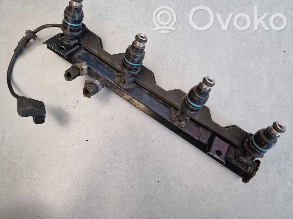 BMW 5 E34 Degalų magistralinis vamzdelis 
