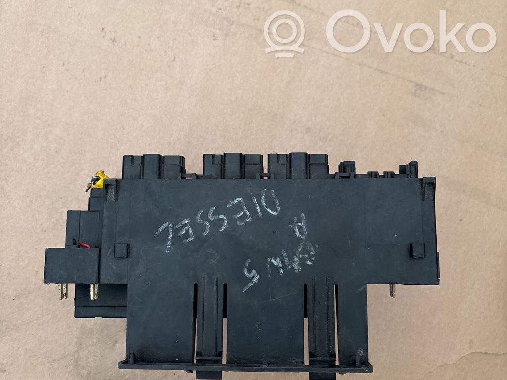 Relay mounting block   1378539,61131378539109110