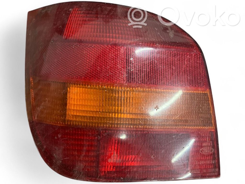 Ford Mondeo Mk III Aizmugurējais lukturis virsbūvē 
