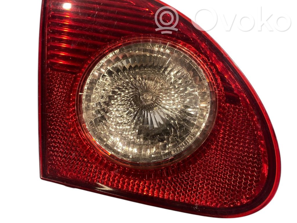 Toyota Corolla E120 E130 Aizmugurējais lukturis virsbūvē 