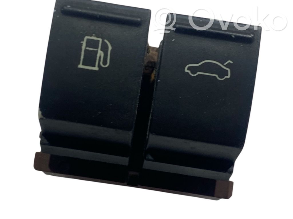 Volkswagen Golf V Fuel tank opening switch 