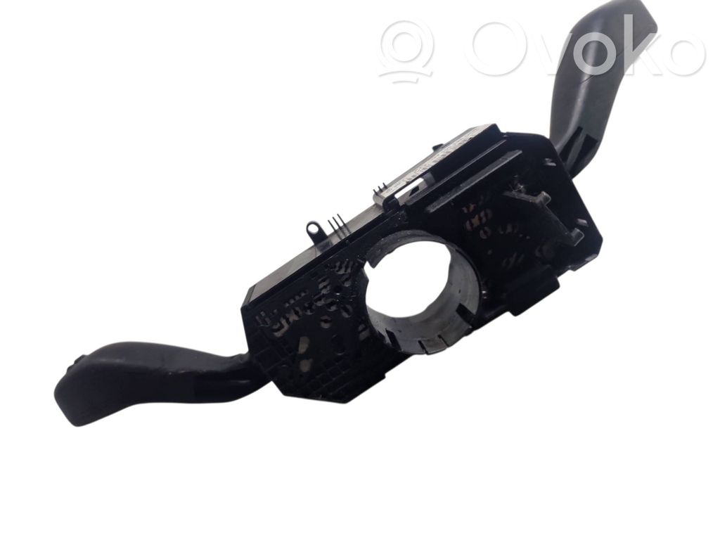 Volkswagen Polo IV 9N3 Interruptor/palanca de limpiador de luz de giro 