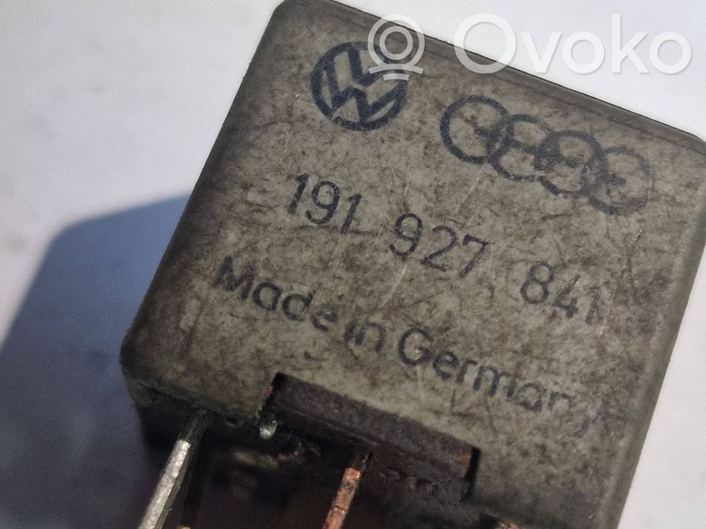 Audi A4 S4 B5 8D Muu rele 