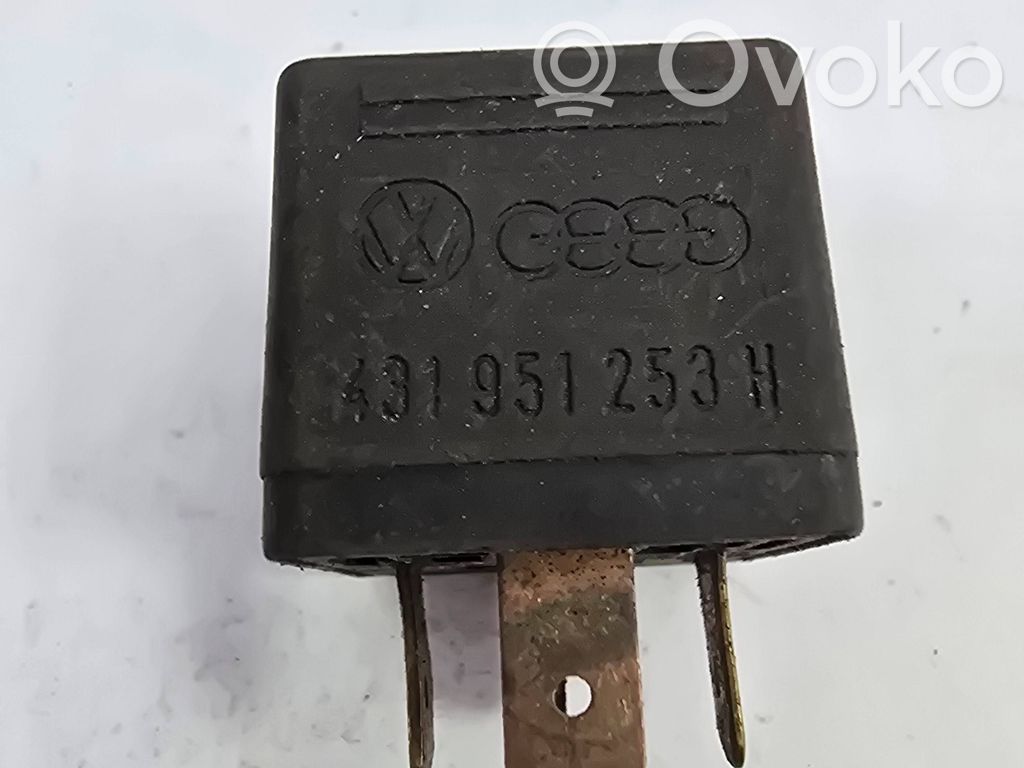 Audi A4 S4 B5 8D Muu rele 