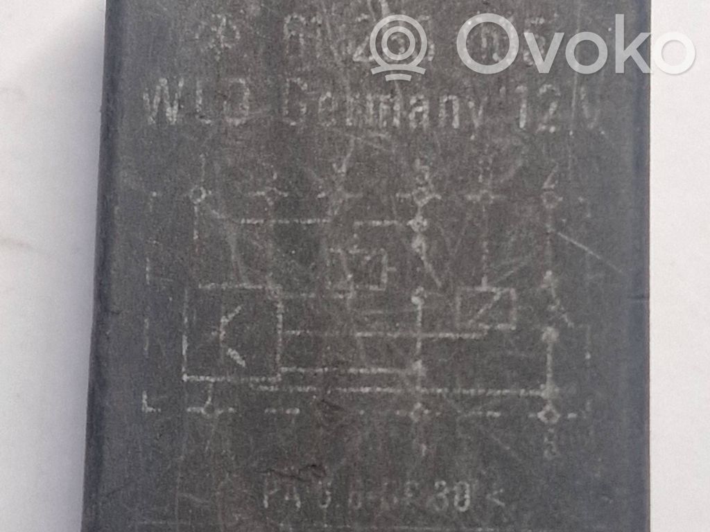 Audi A4 S4 B5 8D Kita rėlė 
