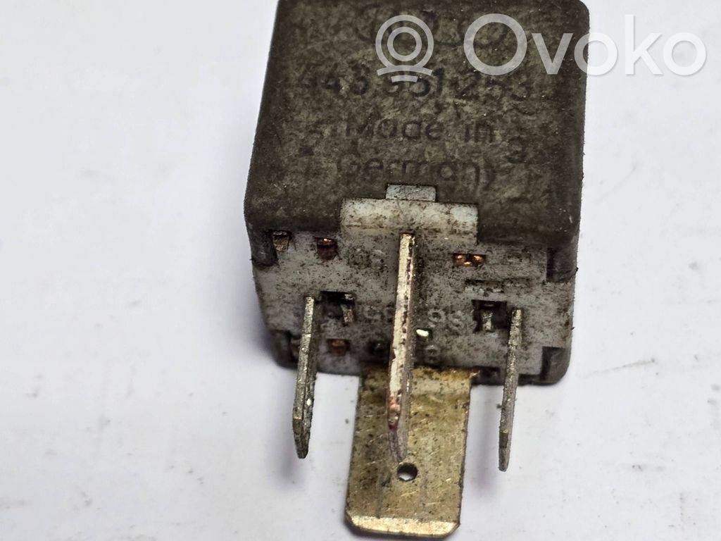 Audi A4 S4 B5 8D Muu rele 