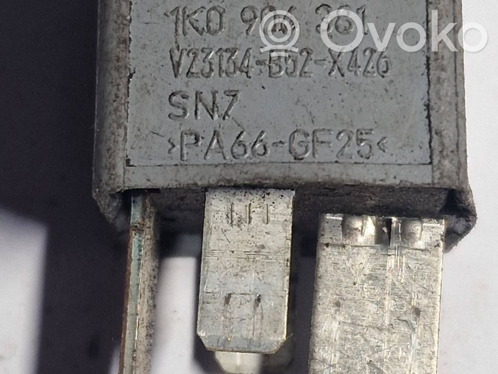 Audi A4 S4 B5 8D Otros relés 