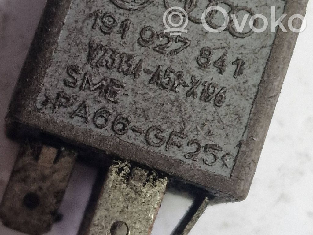 Audi A4 S4 B5 8D Muu rele 