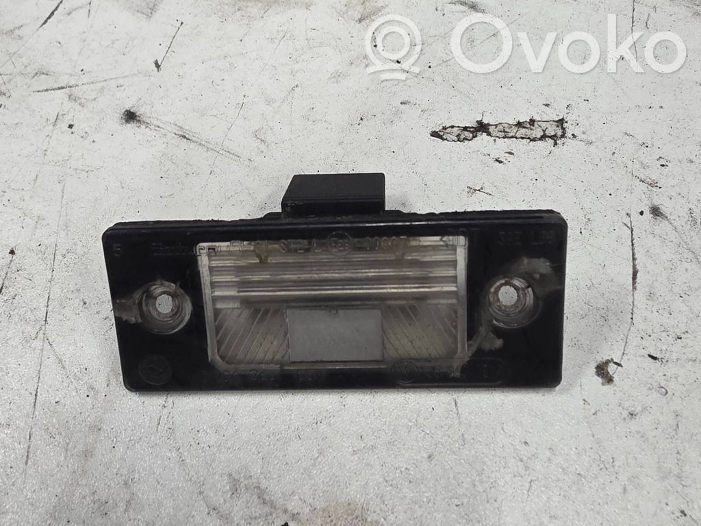 Volkswagen PASSAT B5.5 Lampa oświetlenia tylnej tablicy rejestracyjnej 