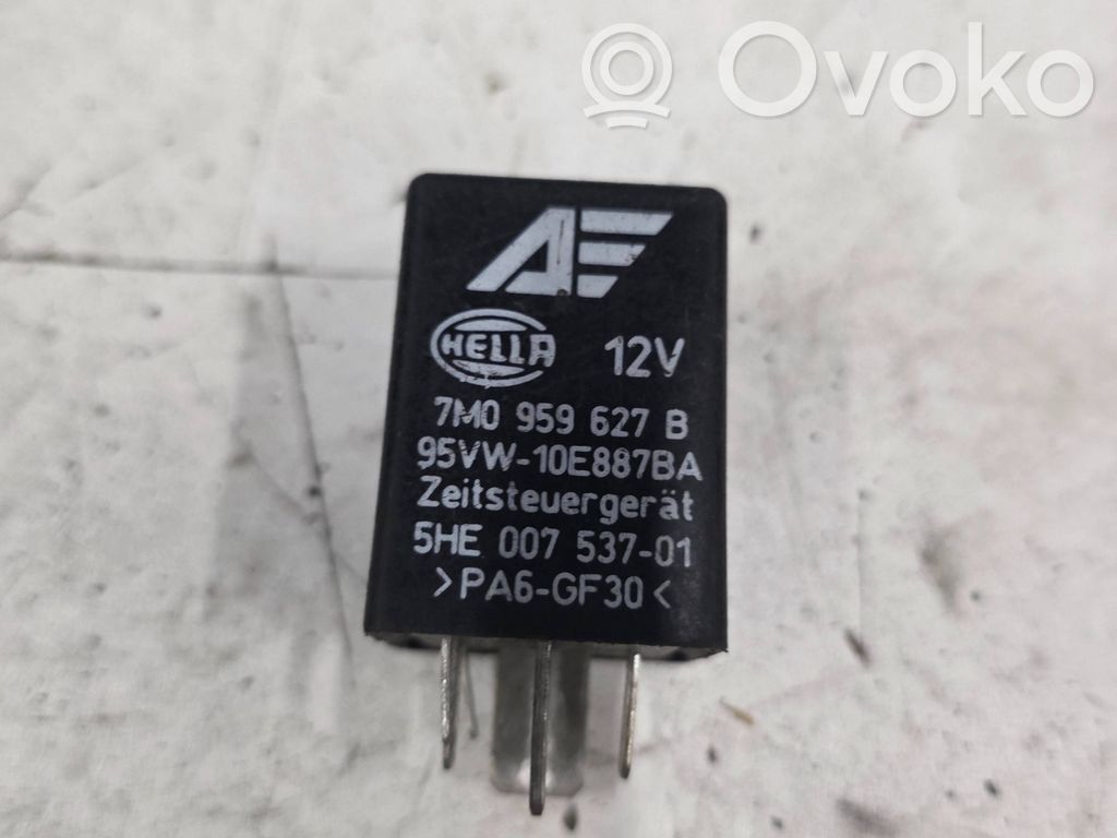 Audi A4 S4 B5 8D Muu rele 